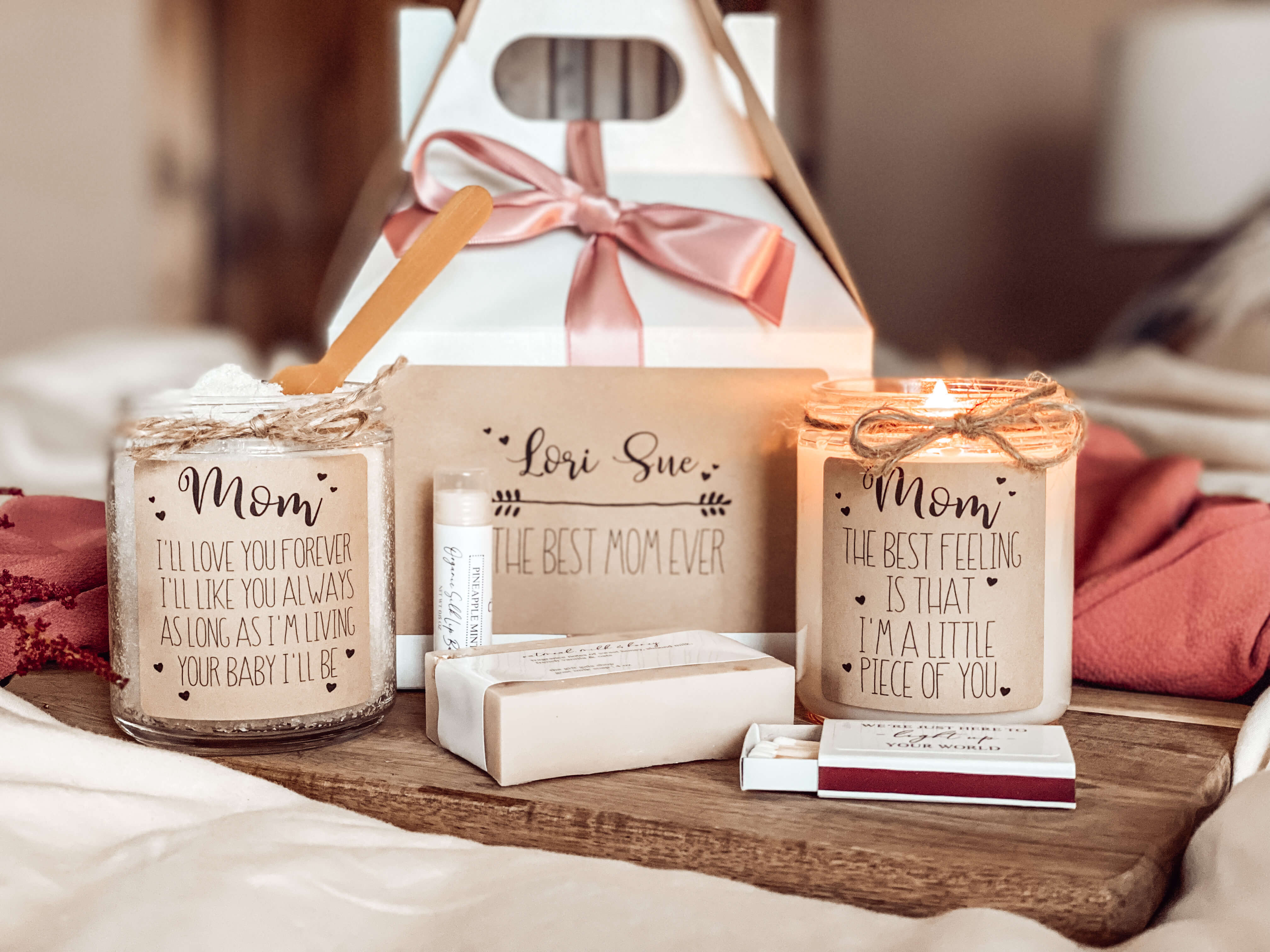 http://thegiftgalashop.com/cdn/shop/products/mothers-day-spa-set-mothers-day-gift-from-daughter-mom-gift-candle-favors-thegiftgalashop-600849.jpg?v=1649882941